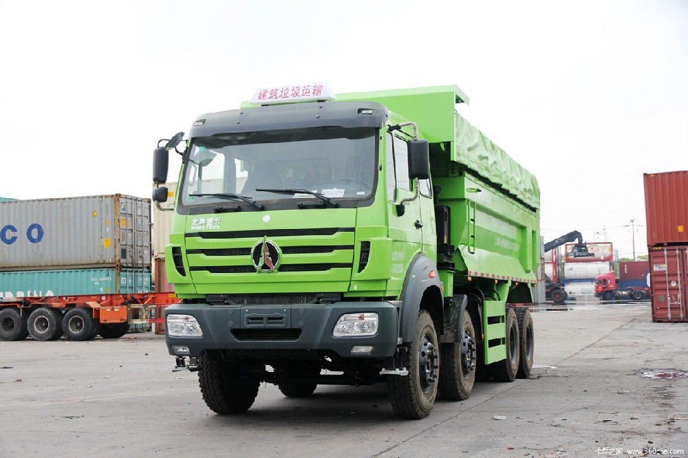 8X4 6.4米新型环保渣土车